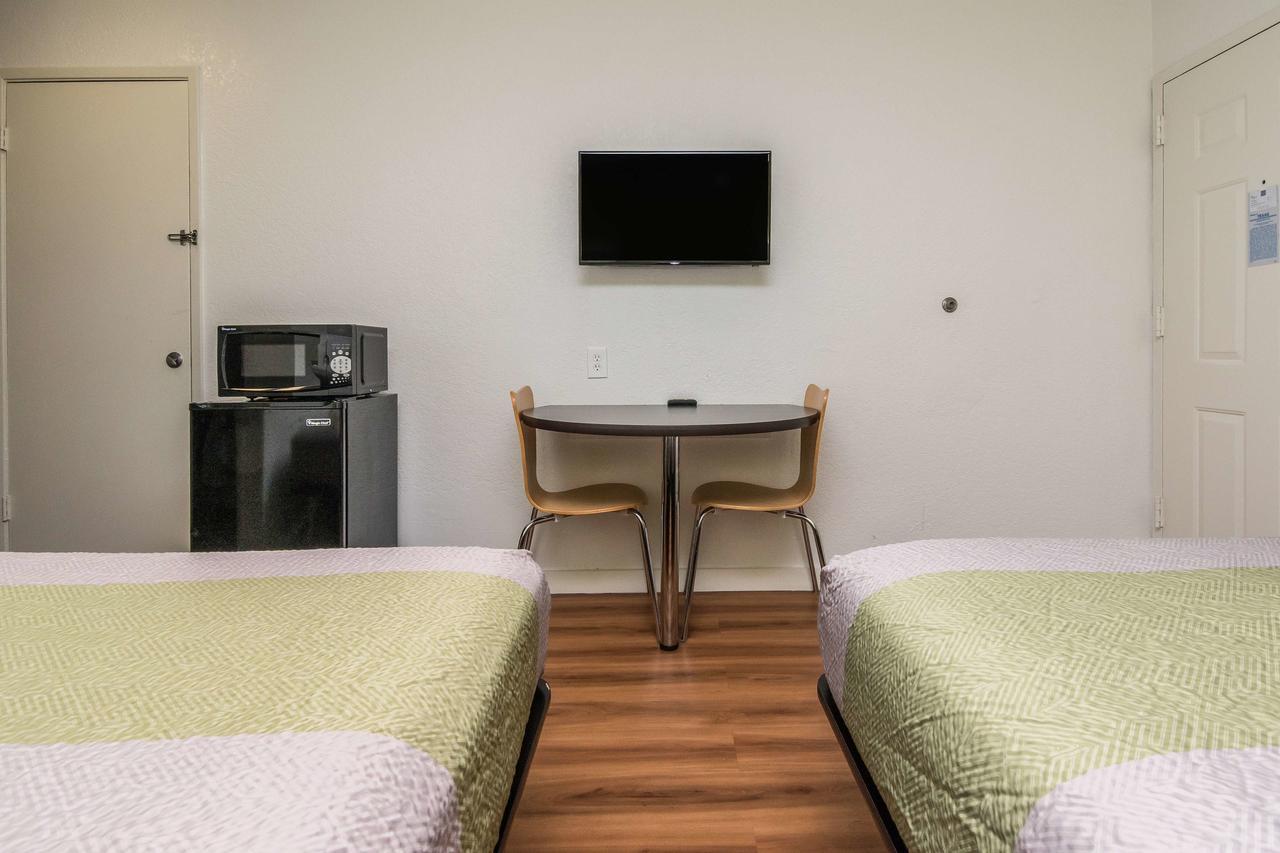 Motel 6 Fort Worth North Haltom City Exterior photo