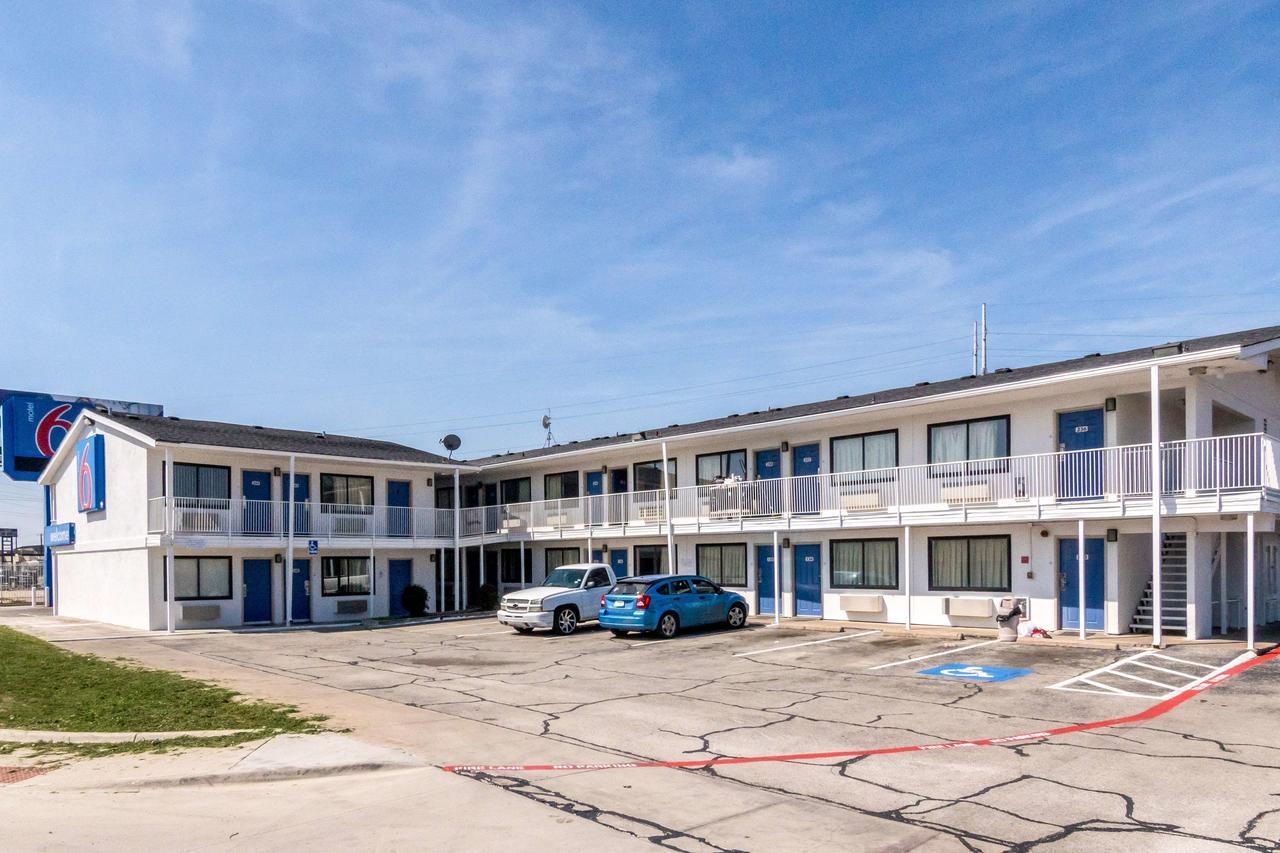 Motel 6 Fort Worth North Haltom City Exterior photo