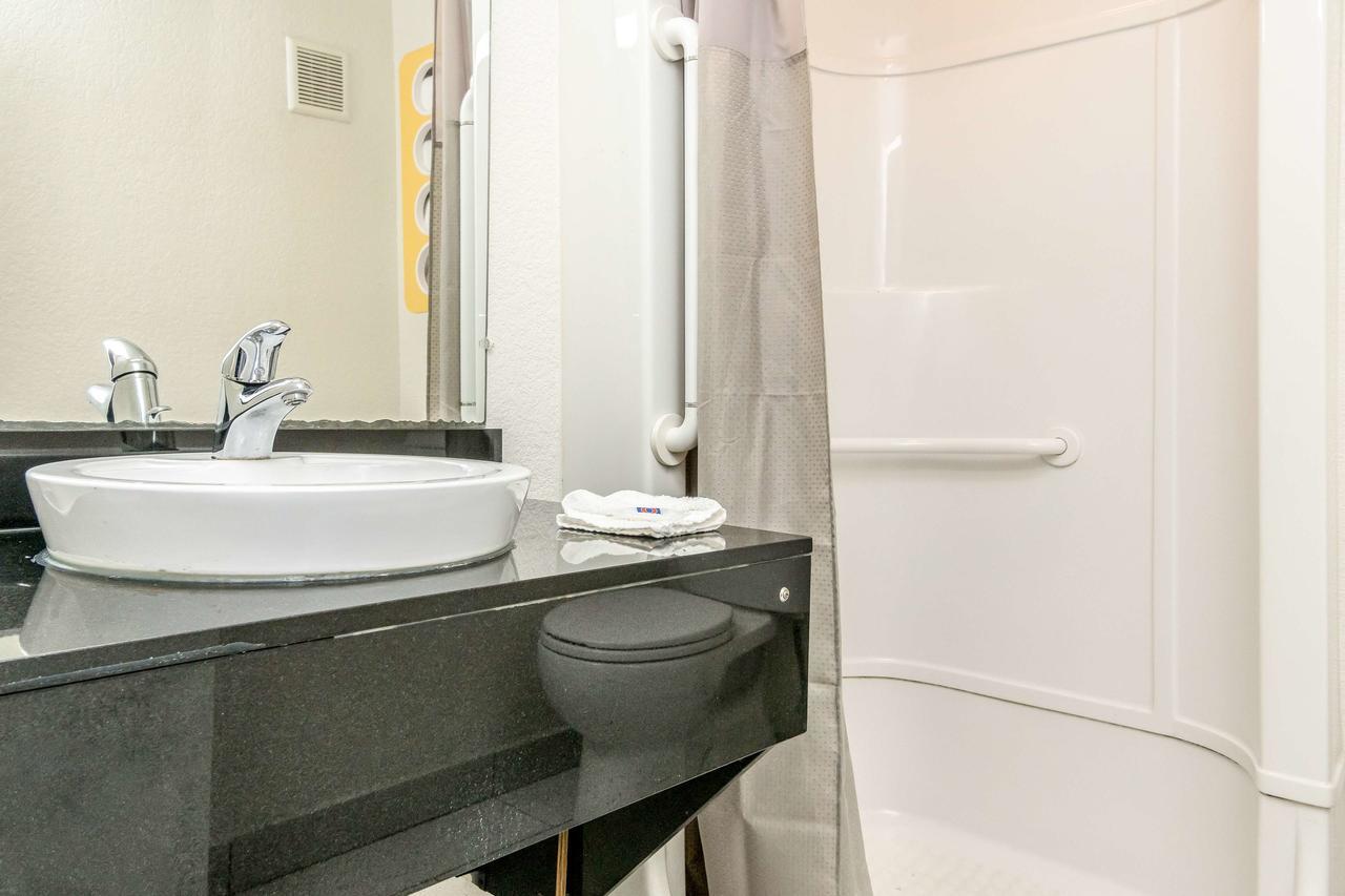 Motel 6 Fort Worth North Haltom City Exterior photo