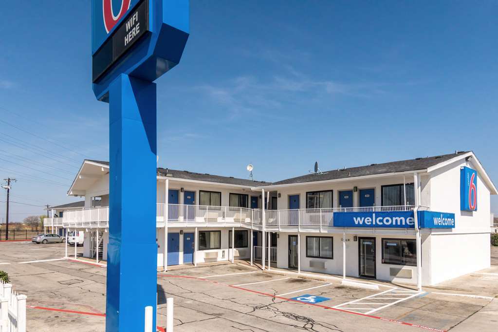 Motel 6 Fort Worth North Haltom City Exterior photo
