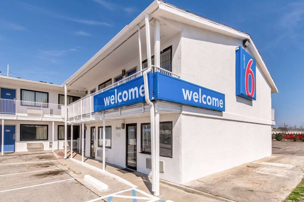 Motel 6 Fort Worth North Haltom City Exterior photo